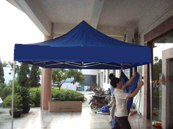 2.9x2.9-alu-house-tent-03.jpg (58082 bytes)