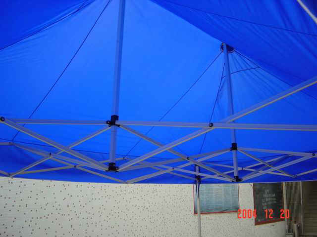4.3x2.9-alu-tent-04.jpg (46068 bytes)