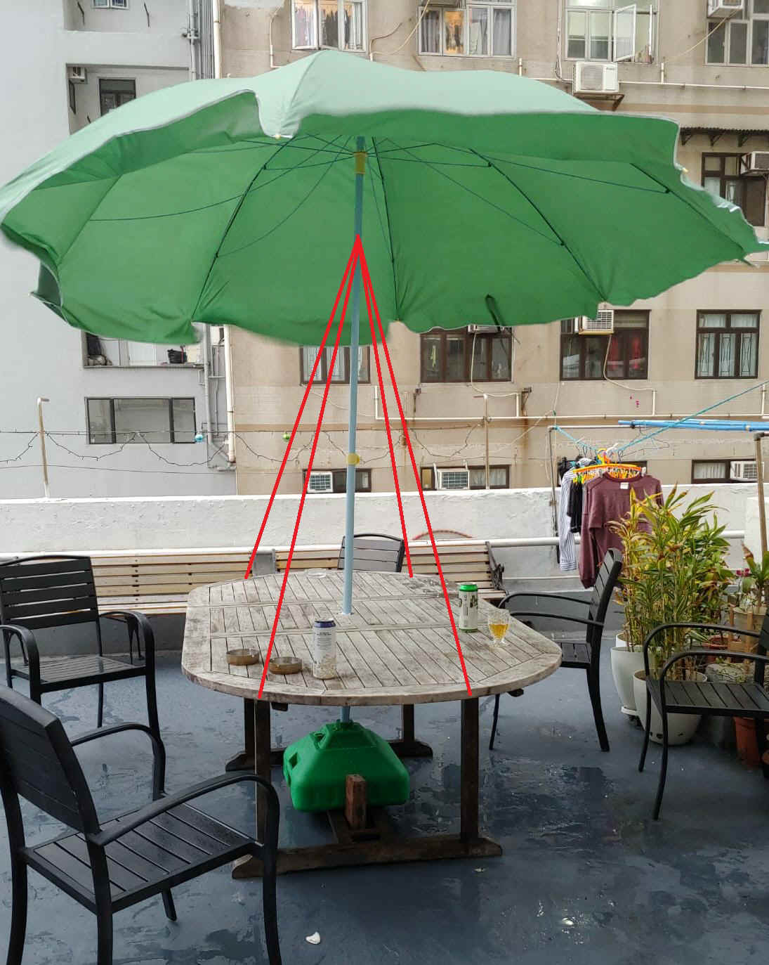 parasol-fixing.jpg (380121 bytes)